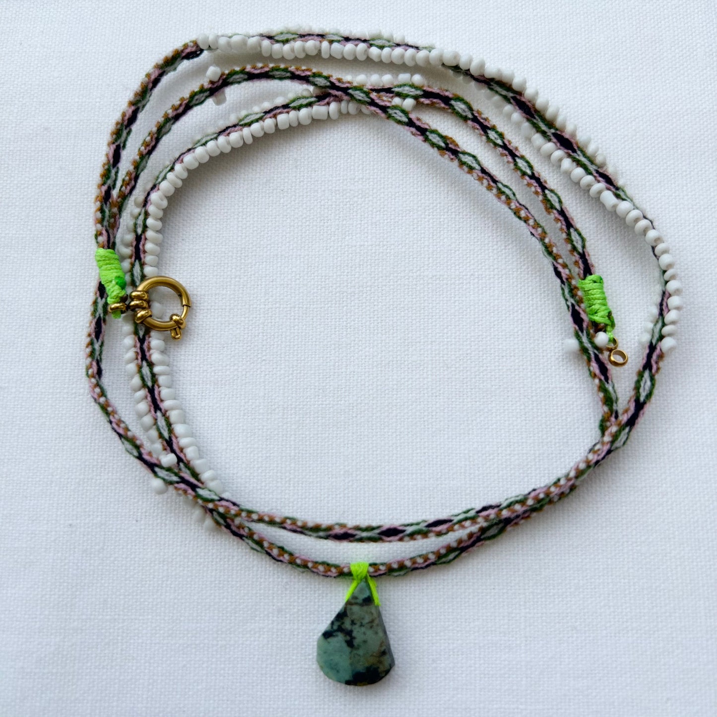 Collier ethnique turquoise vacances kaki plage