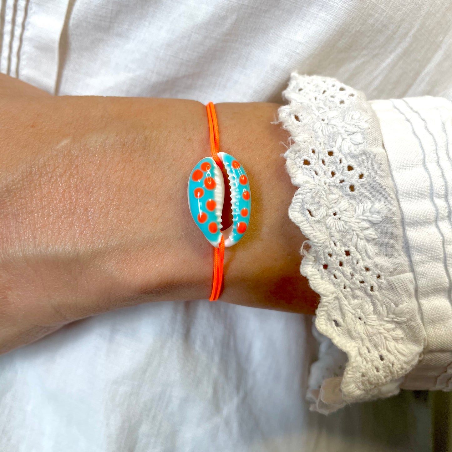 Bracelet coquillage à pois orange