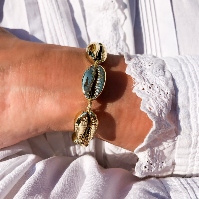 Cowrie Shell Bracelet 4 / Cream Cord / Gold Beads