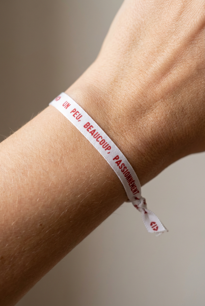 UN PEU BEAUCOUP PASSIONNÉMENT - Rouge