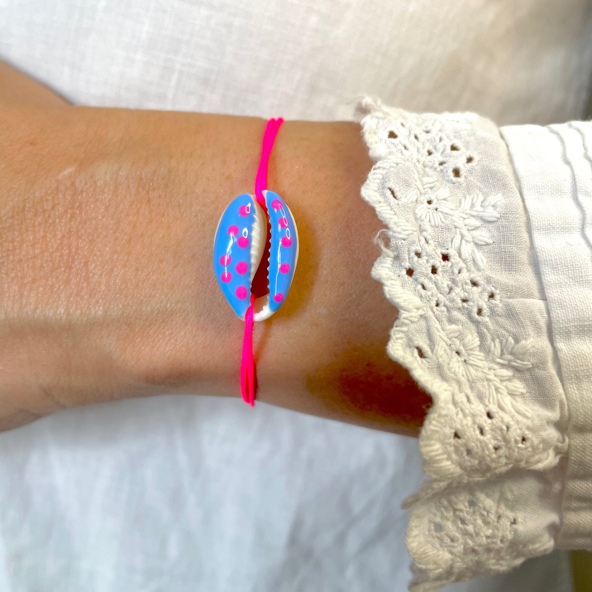 Bracelet coquillage à pois bleu