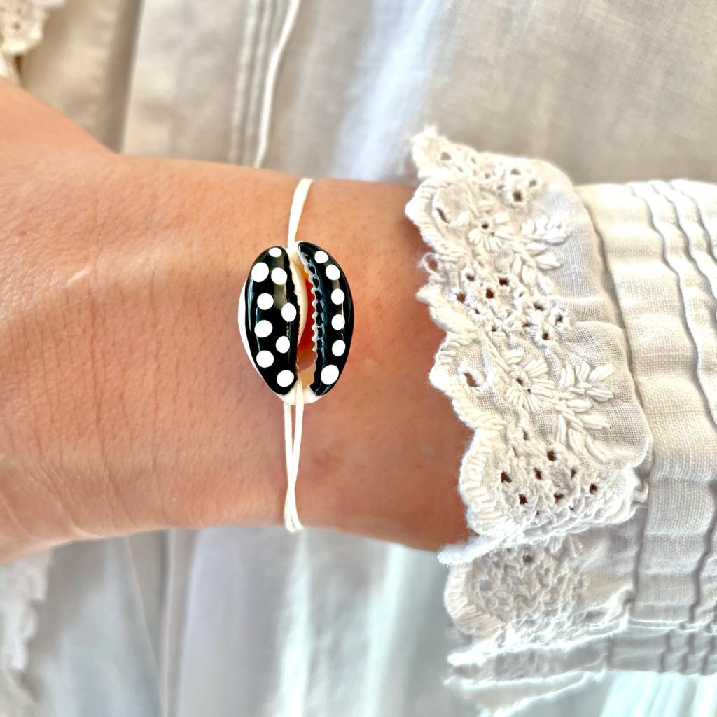 Bracelet coquillage à pois noir et blanc